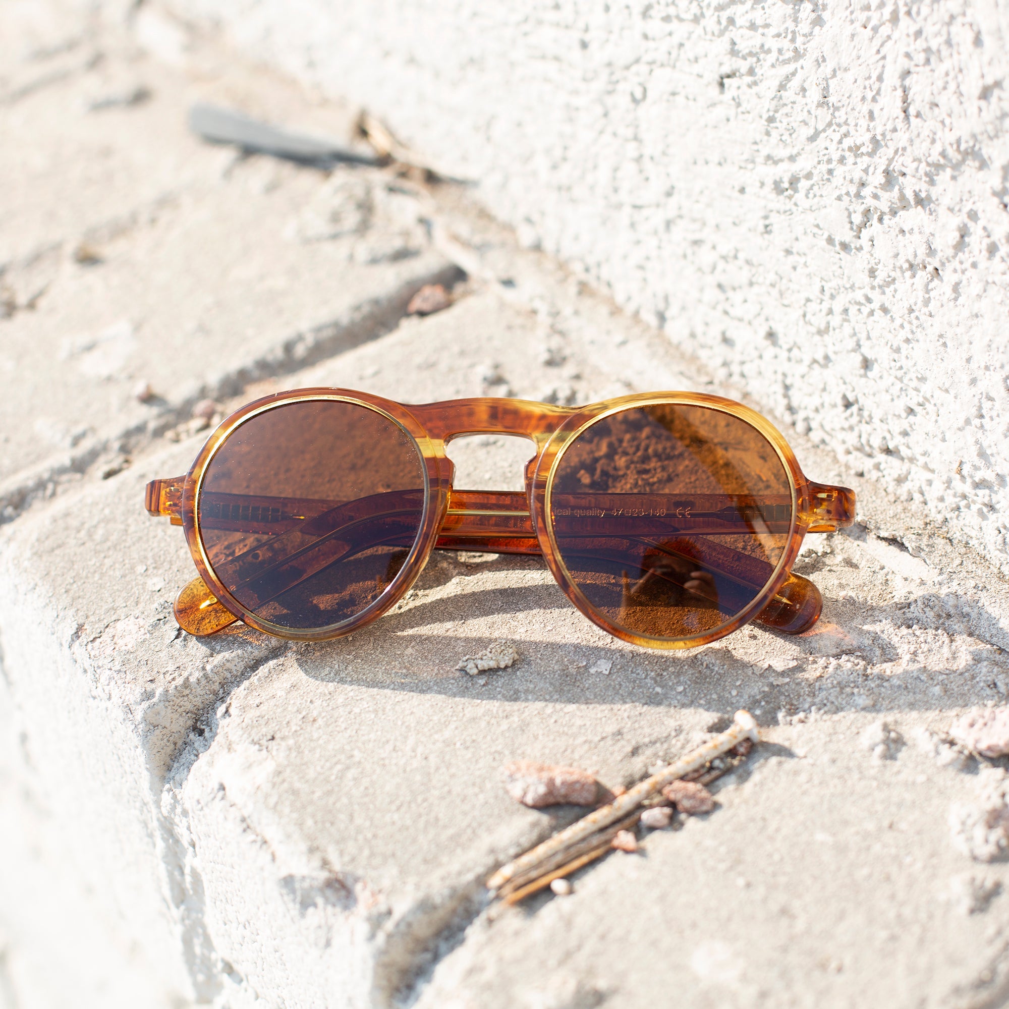 AW Round Retro Sunglass with Polarized Lens
